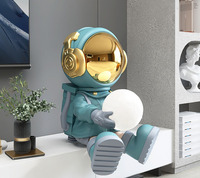 Prix usine galaxie astronaute ornement amusant planète astronaute Statue pour la maison salon artisanat