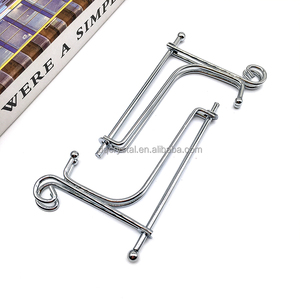 Venta al por mayor soportes de <span class=keywords><strong>metal</strong></span> de losa de cristal <span class=keywords><strong>natural</strong></span> soportes de cristal de base de corazones de cristal para la decoración - Product Image 4