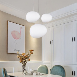 Lustre en verre irrégulier Pebble, luminaire suspendu rond à LED multi-têtes pour salon, hôtel, couloir, lampe E26 avec commande par interrupteur - Product Image 1