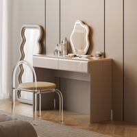 Table de maquillage moderne à finition brillante, table de toilette gris champagne avec tiroirs doublés de velours pour chambre d'hôtel