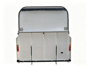 Remolque para Transporte de Caballos, Capacidad para 2 Caballos, Panel Lateral de Aluminio con Nariz Redonda, Diseño en Negro y Gris, Carga en Ángulo - Product Image 6