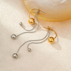 Orecchini da donna di alta gamma, di nicchia, transfrontalieri, con nappe a sfera in metallo color block, in acciaio inossidabile placcato oro 18K - Product Image 2