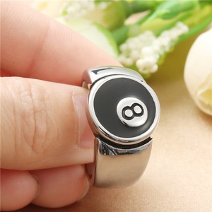 Bague signet en acier inoxydable motif boule 8, émail noir, symbole de billard, large, bijou statement, style vintage punk pour homme et unisexe - Product Image 3