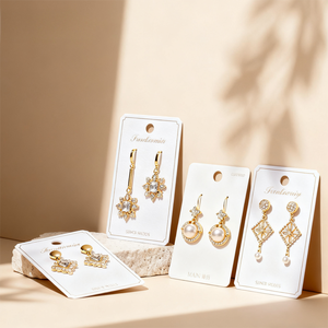 Porte-cartes de bijoux au design personnalisé avec logo sur mesure - Product Image 2