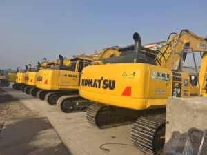 PC210LC โคมัตสึเครื่องขุด Komatsu210มือสอง21ton ขนาดกลางดั้งเดิมจากญี่ปุ่น - Product Image 3