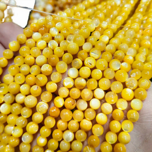 Perles sphériques et globulaires en ambre russe blanc naturel poli, style Feng Shui, décoration en pierres précieuses avec mascotte gravée pour la décoration intérieure - Product Image 3