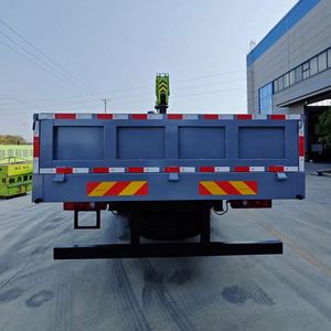 Vente directe d'usine - Camion Sinotruk Ho Wo 6x4 équipé d'une grue à bras articulé Zoomlion de 14 tonnes à 5 sections pour le chargement et le déchargement en port - Product Image 2