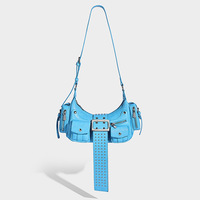 Sac à bandoulière tendance 2026 style motard, sacoche sous le bras, style punk original, pour fille audacieuse, polyvalent, avec rivets, en PU, fermeture éclair et boucle de ceinture
