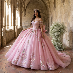 Vestido de Gala Formal Rosa de Ensueño para Quinceañera, Largo hasta el Suelo, con Encaje, Apliques de Cristal, Bordado con Cuentas y Escote Corazón 100% - Product Image 1