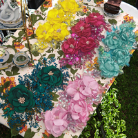 Patchs brodés de fleurs 3D personnalisés faits à la main Décor à coudre en PVC avec appliques en dentelle rose et strass pour toile tissu