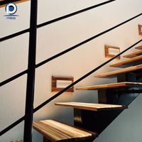 Escalier droit PRIMA, design d'intérieur moderne pour bâtiments commerciaux et villas