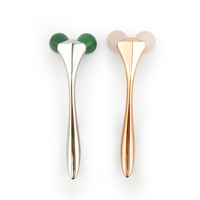 Nouveau design beauté Anti-âge soins de la peau boule de pierre de cristal Massage du visage Quartz naturel 3D en forme de V vert Rose Jade visage rouleau