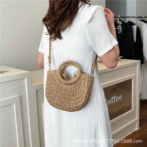 Sac bandoulière tissé à la main style bohème, forme demi-lune, couleur unie, motif tissé, tendance mode féminine, loisirs, voyage, printemps - Product Image 2