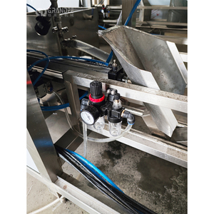 Machine de rinçage et de remplissage automatique de bouteilles d'eau Zhangjiagang 18,9 l 20 litres 5 gallons pour 150 BPH - Product Image 5