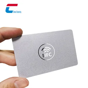 بطاقة بلاستيكية مخصصة للبرمجة قابلة للبرمجة طراز رقم NTAG 424 من البلاستيك المقوى البلاستيكي RFID بقدرة 13.56 ميجا هرتز بطاقة ذكية مزودة بخاصية الاتصال قريب المدى