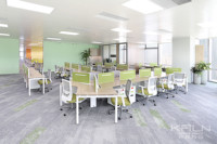 Offre spéciale Poste de travail moderne et ouvert 4 6 8 10 Mobilier de bureau pour le personnel Bureau d'ordinateur avec pied en métal Table de séparation modulaire