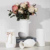 Weiße Vertikale Streifen Art Deco Kunststoff-Vase Hochzeit Hydrokultur Kreative Tischlaterne Blumenarrangement Hochwertig Langlebig