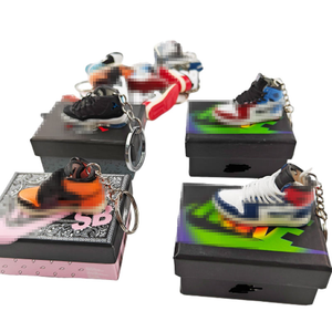 Breloques de sac en PVC souple tendance 2026 avec boîte, <span class=keywords><strong>porte</strong></span>-clés <span class=keywords><strong>chaussure</strong></span> imprimé à la main, mini-<span class=keywords><strong>chaussure</strong></span> 3D, vente en gros - Product Image 1