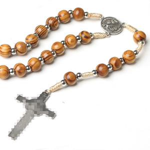 Collier Chapelet en Bois avec Médaille Saint Benoît et Croix Catholique, Bijoux de Prière Religieux Jésus-Christ - Product Image 3