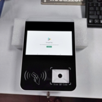 Validateur de billet de bus intelligent prépayé avec lecteur de carte NFC et QR, GPS pour la collecte des tarifs des transports publics