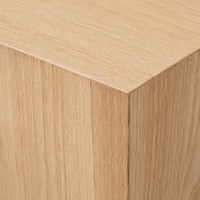 Table basse en bois rustique de style farmhouse avec finition vieillie, idéale pour la décoration d'un salon spacieux