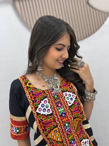 Conjunto de Lehenga Kediyu de Diseño Especial para Navratri, Calidad de Exportación, Traje Tradicional para Garba Dandiya, Disponible a Precio de Exportación - Product Image 3