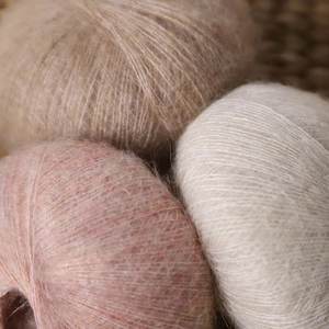 Vente en gros 70% enfant Mohair <span class=keywords><strong>laine</strong></span> 30% <span class=keywords><strong>soie</strong></span> fil doux finesse Mohair <span class=keywords><strong>laine</strong></span> fil pour pull à tricoter à la main - Product Image 4