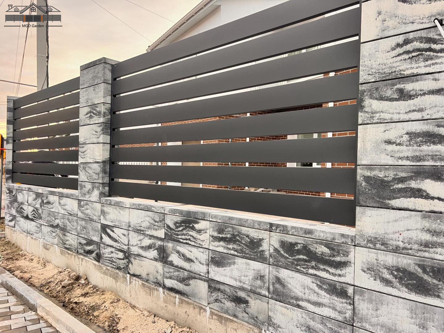 สีเทาเข้ม