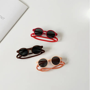 Vendita calda flessibile rotondo polarizzato UV400 Custom per bambini <span class=keywords><strong>occhiali</strong></span> <span class=keywords><strong>da</strong></span> <span class=keywords><strong>sole</strong></span> per ragazze ragazzi <span class=keywords><strong>occhiali</strong></span> <span class=keywords><strong>da</strong></span> <span class=keywords><strong>sole</strong></span> con cinturino - Product Image 5