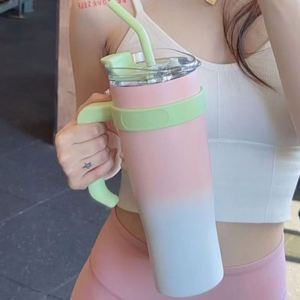 แก้วน้ำเก็บความเย็นแบบมีหูจับ ขนาด 40 ออนซ์ พร้อมฝาปิด หลอดดูด กันลื่น รับผลิตแบบ OEM ODM สกรีนโลโก้ได้ - Product Image 4