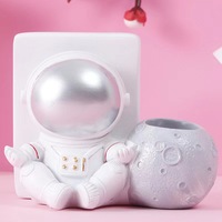 Vente en gros, support de téléphone portable, modèle d'astronaute, veilleuse, rangement en résine, artisanat décoratif, cadeaux créatifs, ornement