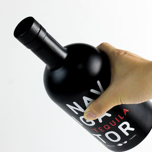 Botella de vidrio en aerosol con pintura negra para Vodka <span class=keywords><strong>Gin</strong></span> Rum Tequila Whisky Brandy Licor con estampado en caliente - Product Image 5