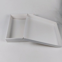Boîte d'emballage de luxe écologique en carton ondulé pour sous-vêtements chaussettes et vêtements avec logo en relief personnalisable pour la fourrure