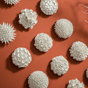 Cerámica arte decoración <span class=keywords><strong>de</strong></span> la pared 3D redondo blanco <span class=keywords><strong>porcelana</strong></span> flor <span class=keywords><strong>estatua</strong></span> para el hogar sala <span class=keywords><strong>de</strong></span> estar Hotel vestíbulo decoración <span class=keywords><strong>de</strong></span> la pared - Product Image 1