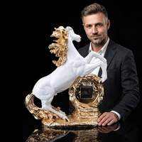 Nouvelles sculptures de chevaux en résine argentée/dorée, art populaire européen, sculptées à la main, pour la décoration de la maison, de l'hôtel et du bureau