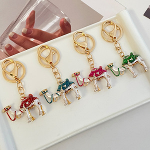 Novo Chaveiro e Pingente de Bolsa Personalizado em Formato de Camelo da Rota da Seda com Esmalte Colorido e Diamantes - Product Image 2