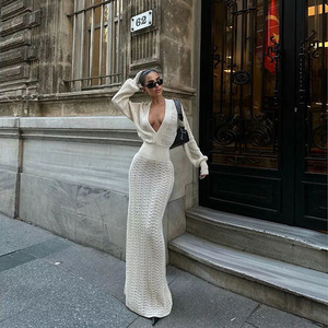 Abito da donna in maglia a maniche lunghe con gonna stretta, design traforato, vita alta, scollo a V profondo, modellante, da spiaggia - Product Image 2