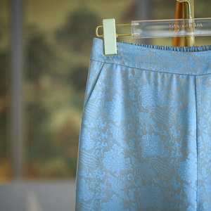 <span class=keywords><strong>Ropa</strong></span> Original para <span class=keywords><strong>Mujer</strong></span>, Elegantes Pantalones Largos <span class=keywords><strong>de</strong></span> Pierna Recta y Cintura Alta en Azul Cielo, Pantalones Versátiles <span class=keywords><strong>de</strong></span> Pierna Ancha en Seda <span class=keywords><strong>de</strong></span> Morera 7410 - Product Image 4
