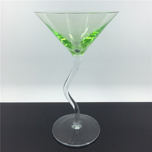 Copa Martini y Copa Coupe Z-stem para Cócteles, Copa de Cóctel de Color Verde - Product Image 2