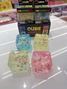 Jouet anti-stress souple et tendance en forme de cube de glace 3D de dessin animé, en sucre de malt, pour enfants, unisexe, service d'échantillonnage disponible - Product Image 4