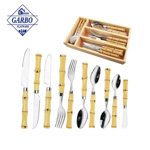 Classic hot selling stainless steel cutlery set with bamboo plastic handle dinner spoons forks and knife with wood tray Pack