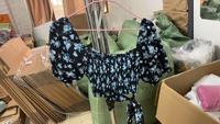 Vêtements en gros assortis en vrac, stock d'usine à prix réduit, livraison aléatoire de lots de hauts et robes