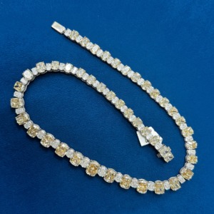 Chaîne de tennis en argent sterling 925 avec diamant Moissanite jaune et incolore de style célébrité la plus vendue disponible au prix d'usine - Product Image 5