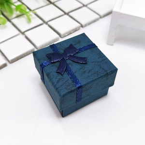 Boîte à bijoux en papier de style télescopique avec logo personnalisé, base à tiroir et couvercle, emballage pour articles de luxe - Product Image 1
