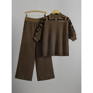 Весенне-летний новый европейско-американский женский вязаный комплект из 2 предметов: полосатый топ с коротким рукавом и брюки с высокой талией и широкими штанинами, повседневный наряд - Product Image 1