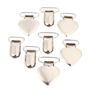 Clips Metálicos en Forma de Corazón para Chupetes y Portabebés de 0 a 12 Meses, Diseño Sólido con Asa - Product Image 4