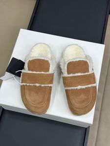 Chaussons d'hiver luxueux pour femmes en cuir et laine, chauds, amortissants, de haute qualité, antidérapants, design extérieur tendance - Product Image 3