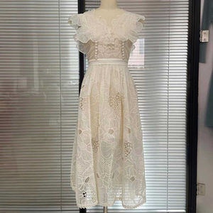 Spot Goods <span class=keywords><strong>2022</strong></span> diseñador vietnamita estilo Hada industria pesada vestido blanco temperamental minoría encaje hueco AMY - Product Image 2