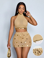 Ensemble deux pièces d'été pour femme : haut court uni à col halter sans manches et short moulant avec sequins et pompons