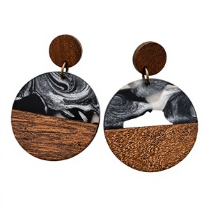 Meilleures Boucles d'Oreilles Créoles Géométriques en Bois Fantaisie et Élégantes, Bijoux Tendance Classiques Uniques de Style Bohème pour Femme - Product Image 3
